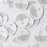 ไอเดียสำหรับการพิมพ์ ป้ายกระดาษ // สไตล์การออกแบบแบบเรียบๆ ทำทรงวงกลมและใช้สีอ่อนๆตกแต่งดูหรูหราสวยงาม ป้ายกระดาษใช้สำหรับ ห้อยแขวนสินค้า ห้อยแขวนของขวัญ ป้ายเสื้อ