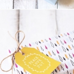 ไอเดียสำหรับการพิมพ์ ป้ายกระดาษ // สไตส์การออกแบบง่ายๆแต่ดูหรูหรา ป้ายไว้บอกชื่อผู้รับของขวัญ ป้ายกระดาษทั่วไป ป้ายกระดาษใช้สำหรับ ห้อยแขวนสินค้า ห้อยแขวนของขวัญ ป้ายเสื้อ