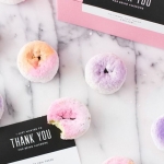 ไอเดียสำหรับการพิมพ์ สติ๊กเกอร์ฉลากสินค้า // สไตล์การออกแบบ ดีไซน์แบบเรียบๆ ฉลากไว้ใช้สำหรับ แปะกล่องกระดาษ กล่องบรรจุภัณฑ์ กล่องใส่ขนม กล่องโดนัท