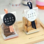 ไอเดียสำหรับการพิมพ์ สติ๊กเกอร์ฉลากสินค้า // สไตล์การออกแบบ ดีไซน์แบบใช้โทนดำ ทำให้ดูน่าสนใจมากขึ้น ฉลากไว้ใช้สำหรับ แปะกับห่อคุกกี้,ห่อขนม