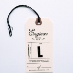 ไอเดียสำหรับการพิมพ์ ป้ายกระดาษ // สไตล์การออกแบบเรียบๆ ป้ายนี้บอกขนาดเกี่ยวกับเสื้อผ้า บอกรายละเอียดเกี่ยวกับสินค้าอย่างชัดเจน ป้ายกระดาษใช้สำหรับ ห้อยแขวนสินค้า ห้อยแขวนของขวัญ ป้ายเสื้อ