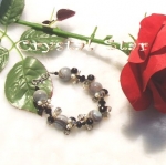 สร้อยข้อมืออาเกตและคริสตัล