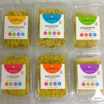 ไอเดียสำหรับการพิมพ์ สติ๊กเกอร์ฉลากสินค้า // สไตล์การออกแบบ ดีไซน์แบบการใช้สีสันที่สดุดตา น่าสนใจ ฉลากไว้ใช้สำหรับ แปะกับห่อพาสต้า,อาหารสำเร็จรูป