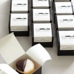 ไอเดียสำหรับการพิมพ์ สติ๊กเกอร์ฉลากสินค้า // สไตล์การออกแบบ ดีไซน์แบบเรียบๆ มีสไตล์ ฉลากไว้ใช้สำหรับ แปะกล่องขนม คุกกี้ โดนัท