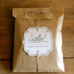 ไอเดียสำหรับการพิมพ์ ป้ายกระดาษ // สไตส์การออกแบบรูปทรงแปลกใหม่ไม่เหมือนใคร การเพิ่มเส้นตัดทำให้ดูมีลูกเล่นที่โดดเด่น ป้ายกระดาษใช้สำหรับ ห้อยแขวนสินค้า ห้อยแขวนของขวัญ ป้ายเสื้อ