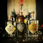 ไอเดียสำหรับการพิมพ์ สติ๊กเกอร์ฉลากสินค้า // สไตล์การออกแบบ ดีไซน์โดยการใช้โทนสีดำ ทำให้คลาสสิคมากขึ้น ฉลากไว้ใช้สำหรับ แปะกับขวดเหล้า,ขวดบรรจุเครื่องดื่ม