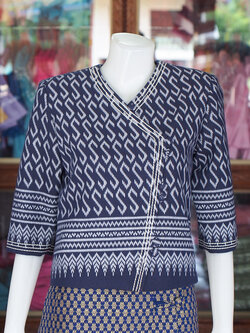 เสื้อผ้าฝ้ายทอลายขอ แต่งเดินไหม สีกรมท่า ไซส์ 2XL