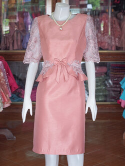 เดรสผ้าไหมแพรทองแต่งเอวย้วย สีกะปิ ไซส์ S