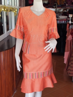 ชุดเสื้อกระโปรงผ้าฝ้ายสุโขทัยแต่งลายมุกสายรุ้ง ไซส์ S