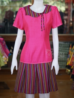 เดรสผ้าฝ้ายสุโขทัยแต่งลายมุกสายรุ้ง สีบานเย็น ไซส์ S