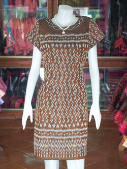 เดรสผ้าฝ้ายลายขอ สีน้ำตาล ไซส์ L