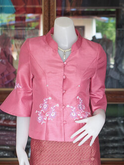 เสื้อผ้าไหมแพรทอง แต่งลูกไม้ สีชมพู ไซส์ L