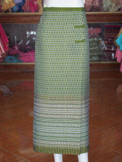 ผ้าถุงป้าย ผ้าทอลายขอ สีเขียว เอว 30 นิ้ว