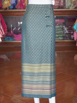 ผ้าถุงป้าย ผ้าทอลายพิกุล สีฟ้า เอว 32 นิ้ว