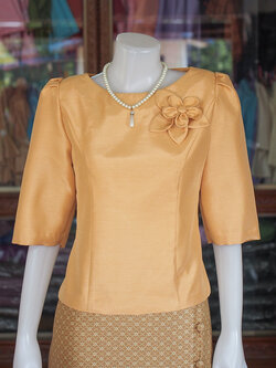 เสื้อผ้าไหมแพรทอง แต่งดอกไม้ สีทอง ไซส์ 5XL