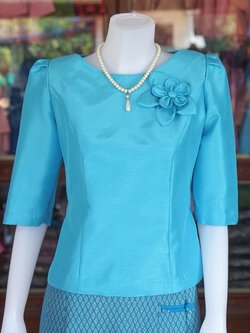 เสื้อผ้าไหมแพรทอง แต่งดอกไม้ สีฟ้า ไซส์ 3XL