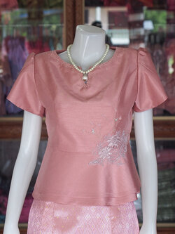 เสื้อผ้าไหมแพรทอง แต่งลูกไม้ สีกะปิ ไซส์ 3XL