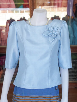 เสื้อผ้าไหมแพรทอง แต่งดอกไม้ สีฟ้าคราม ไซส์ L