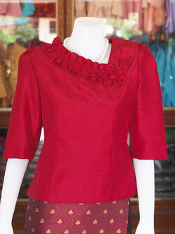 เสื้อผ้าไหมแพรทอง แต่งดอกไม้ สีแดง ไซส์ L