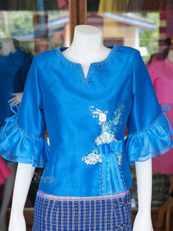 เสื้อผ้าไหมแพรทอง แต่งลูกไม้ สีน้ำเงิน ไซส์ S
