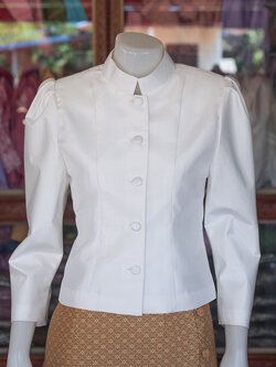 เสื้อไทยจิตรลดา ผ้าไหมแพรทอง สีขาวนวล ไซส์ L