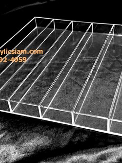 กล่องกั้นช่องสำหรับใส่มาการอง 6 ช่อง