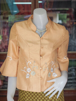 เสื้อผ้าไหมแพรทอง แต่งลูกไม้ สีทอง ไซส์ L