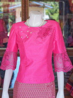 เสื้อผ้าไหมแพรทอง แต่งลูกไม้ สีบานเย็น ไซส์ S