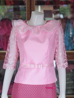 เสื้อผ้าไหมแพรทองแขนลูกไม้ สีชมพู ไซส์ L