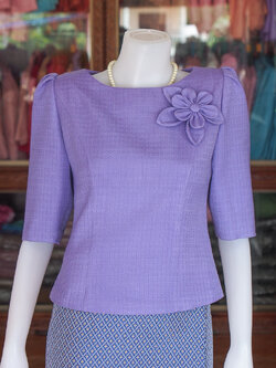 เสื้อผ้าฝ้ายสุโขทัยทอลายมุก แต่งดอกไม้ สีม่วง ไซส์ L
