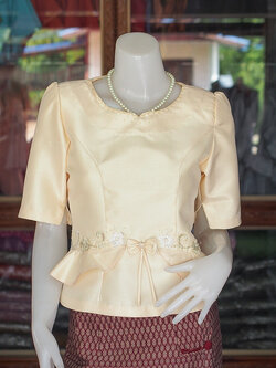 เสื้อผ้าไหมแพรทองแต่งลูกไม้ สีครีม ไซส์ 3XL