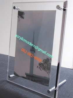 กรอบใส่รูปขนาด 4x6 นิ้ว ขอบเอียง มีน๊อตสีเงินตั้งโต๊ะ