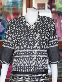 เสื้อผ้าฝ้ายทอลายขอ แต่งเดินไหม สีดำ ไซส์XL