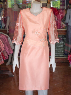 เดรสผ้าไหมแพรทองแต่งลูกไม้ ไซส์ M