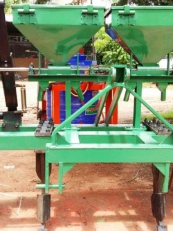 ริปเปอร์ 4 ขา 2 ถังปุ๋ย ใหญ่ๆ