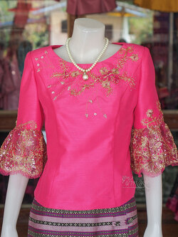 เสื้อผ้าไหมแพรทอง แต่งลูกไม้ สีชมพูบานเย็น ไซส์ M