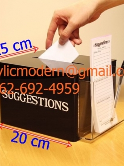 กล่องรับความคิดเห็นสีดำ มีสติ๊กเกอร์