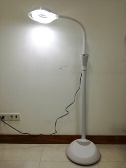 โคมไฟ LED ตั้งพื้น