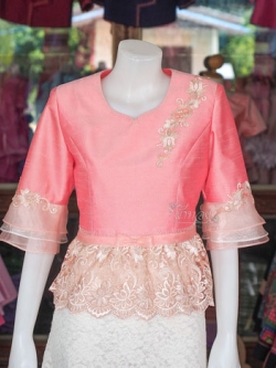 เสื้อผ้าไหมแพรทอง แต่งลูกไม้ สีโอรส ไซส์ L