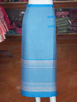 ผ้าถุงป้าย ผ้าทอลายพิกุล สีฟ้า เอว 36 นิ้ว