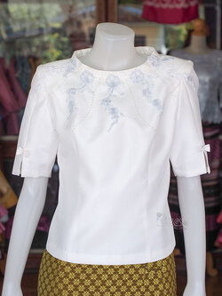 เสื้อผ้าไหมแพรทอง แต่งลูกไม้ สีขาวงาช้าง ไซส์ 4XL