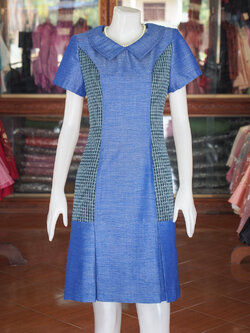 เดรสผ้าฝ้ายสุโขทัยแต่งลายมุกสายรุ้ง สีน้ำเงิน ไซส์ L