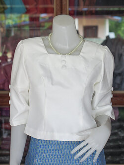 เสื้อผ้าไหมแพรทอง สีขาวงาช้าง ไซส์ M