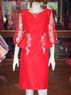 เดรสผ้าไหมแพรทองแต่งเอวย้วย สีแดง ไซส์ S