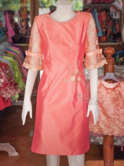 เดรสผ้าไหมแพรทองแต่งลูกไม้แขนสามส่วน ไซส์ S