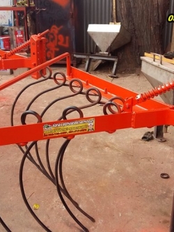 คาดสปริงกำจัดหญ้าในร่องอ้อย