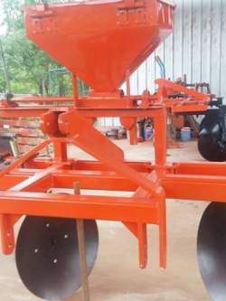 ผานยกร่องเดี้ยว ใบ 24" พร้อมถังใส่ปุ๋ย 50Kg