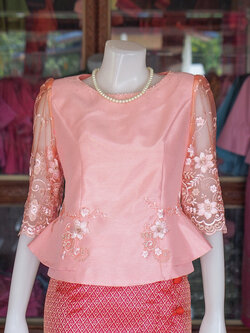 เสื้อผ้าไหมแพรทอง แต่งลูกไม้ สีโอรส ไซส์ M