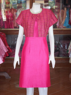 เดรสผ้าฝ้ายสุโขทัยสีชมพู แต่งผ้าทอลายสก็อต ไซส์ L