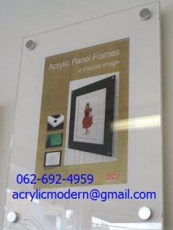 กรอบอครีลิคแบบเจาะผนัง ขนาดกระดาษ A2 สีขาว